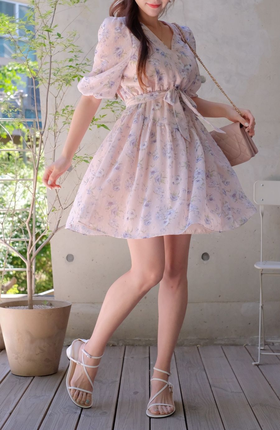 微胖女穿搭夏天推薦款式：粉紫羅蘭超爆瘦短洋裝，中高腰顯瘦又顯腿長